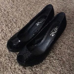 Snail skin texture heels size 6 $8